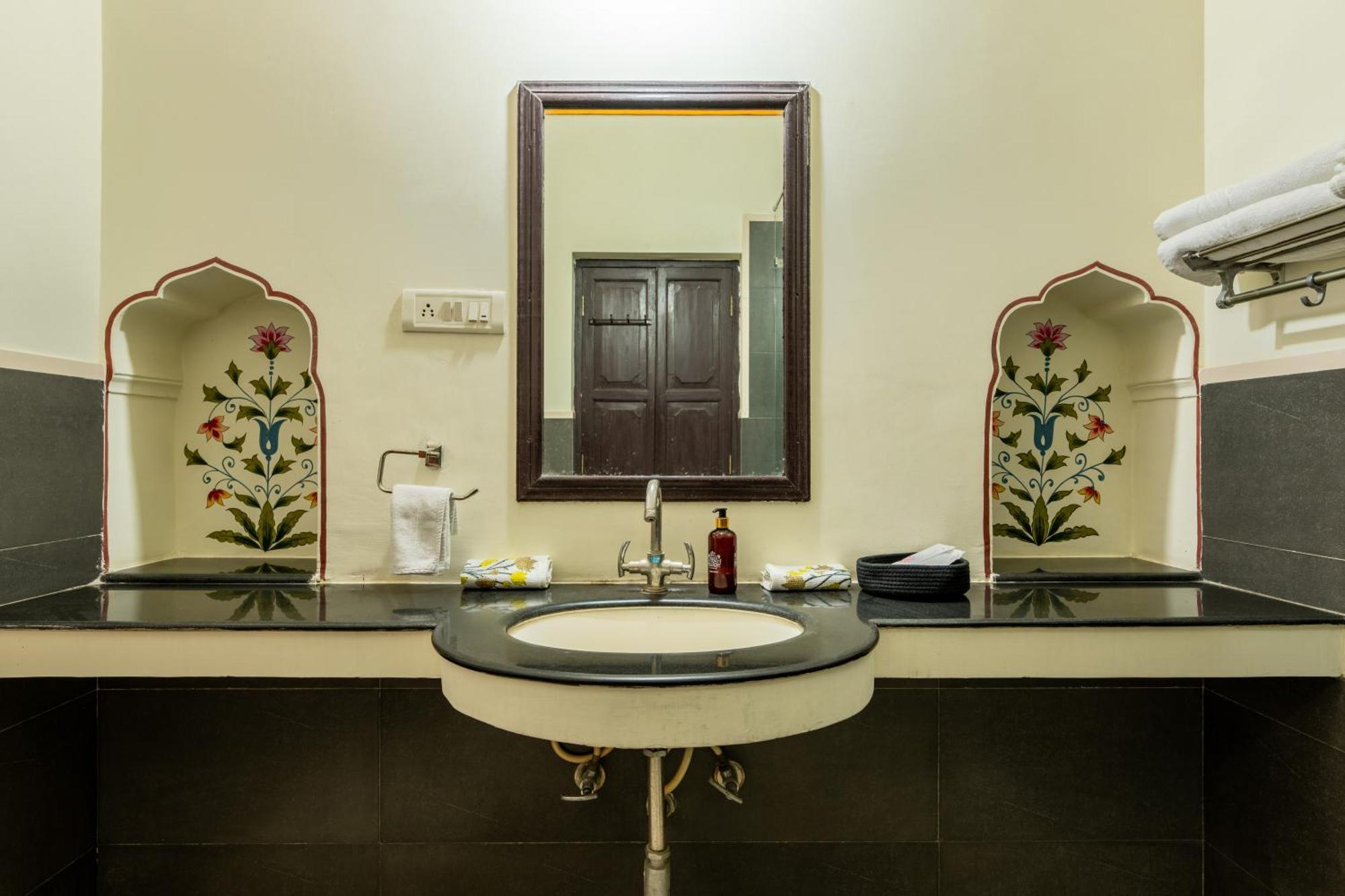 Dhulagarh Heritage Palace Hotel Near Jaipur Banskhoh Luaran gambar
